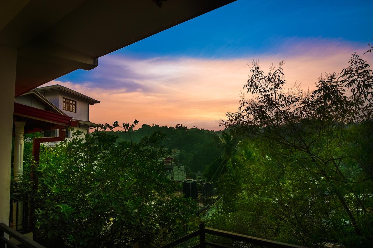 Heavens Door Guest Inn Канді Екстер'єр фото